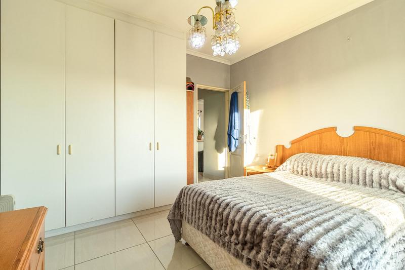 2 Bedroom Property for Sale in The Crest Western Cape